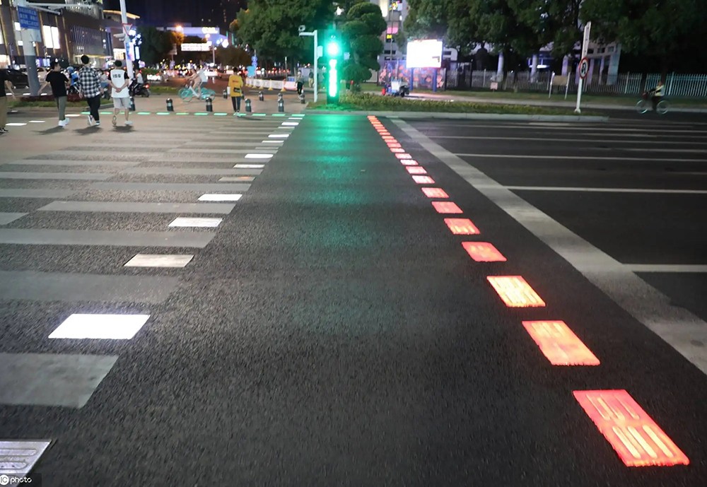 巍泰技術(shù)路口安全預(yù)警“哨兵”雷達，行人斑馬線智慧的“雙眼”