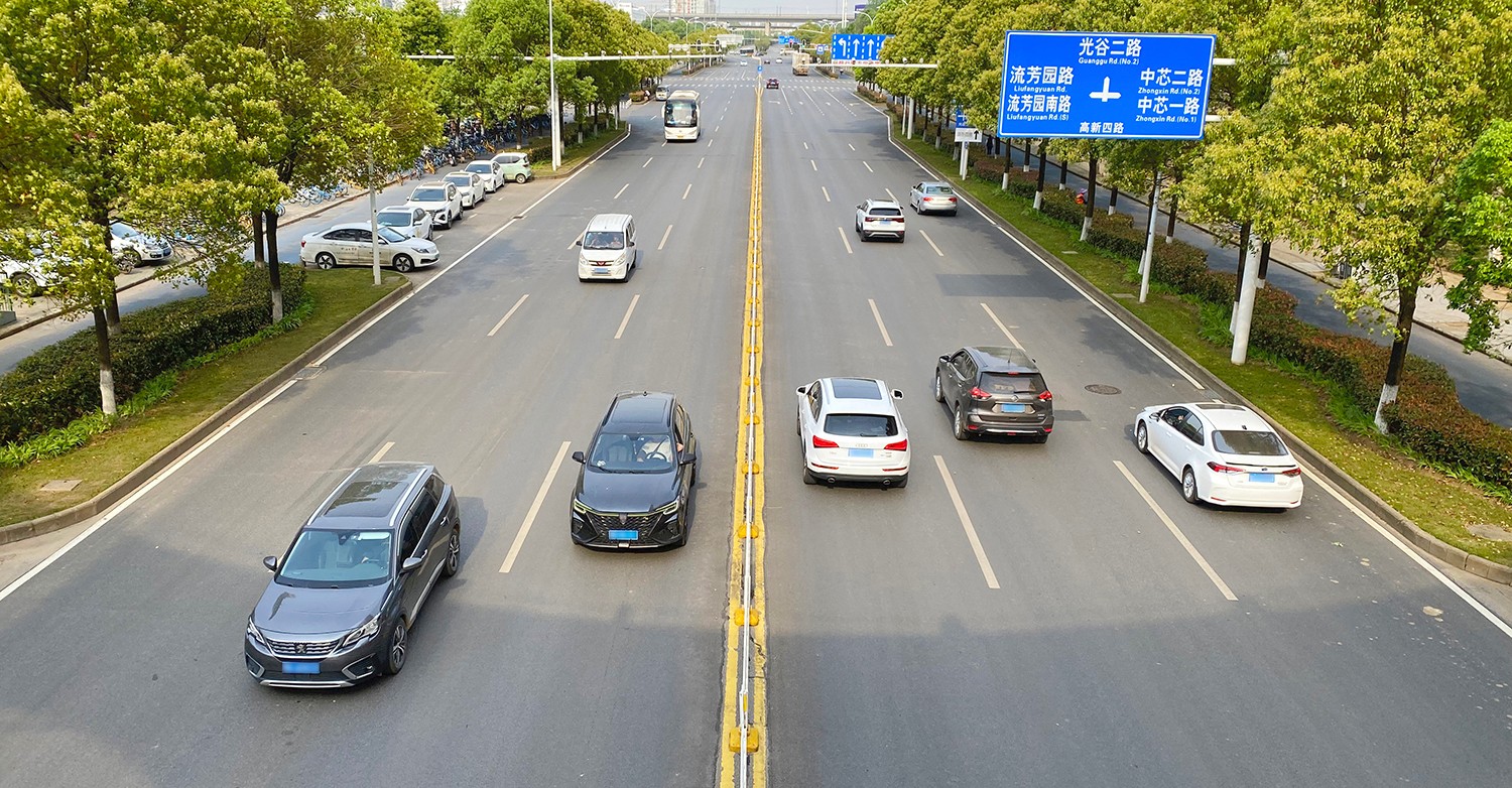 巍泰技術(shù)微波雷達高精度測速定位解決方案，多車道可劃分多目標(biāo)可檢測